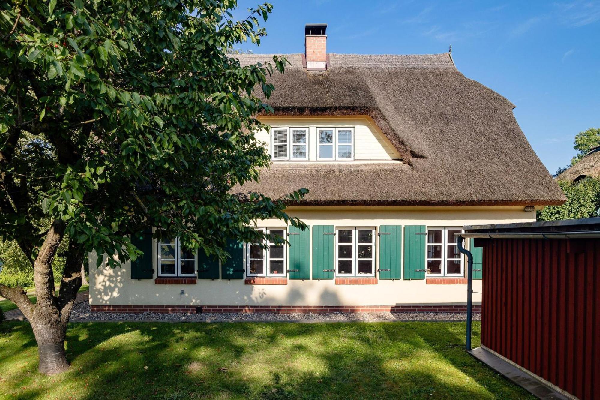 Ferienhaus Preetz 1A - Idylle Unter Reet Burtevitz Exterior photo