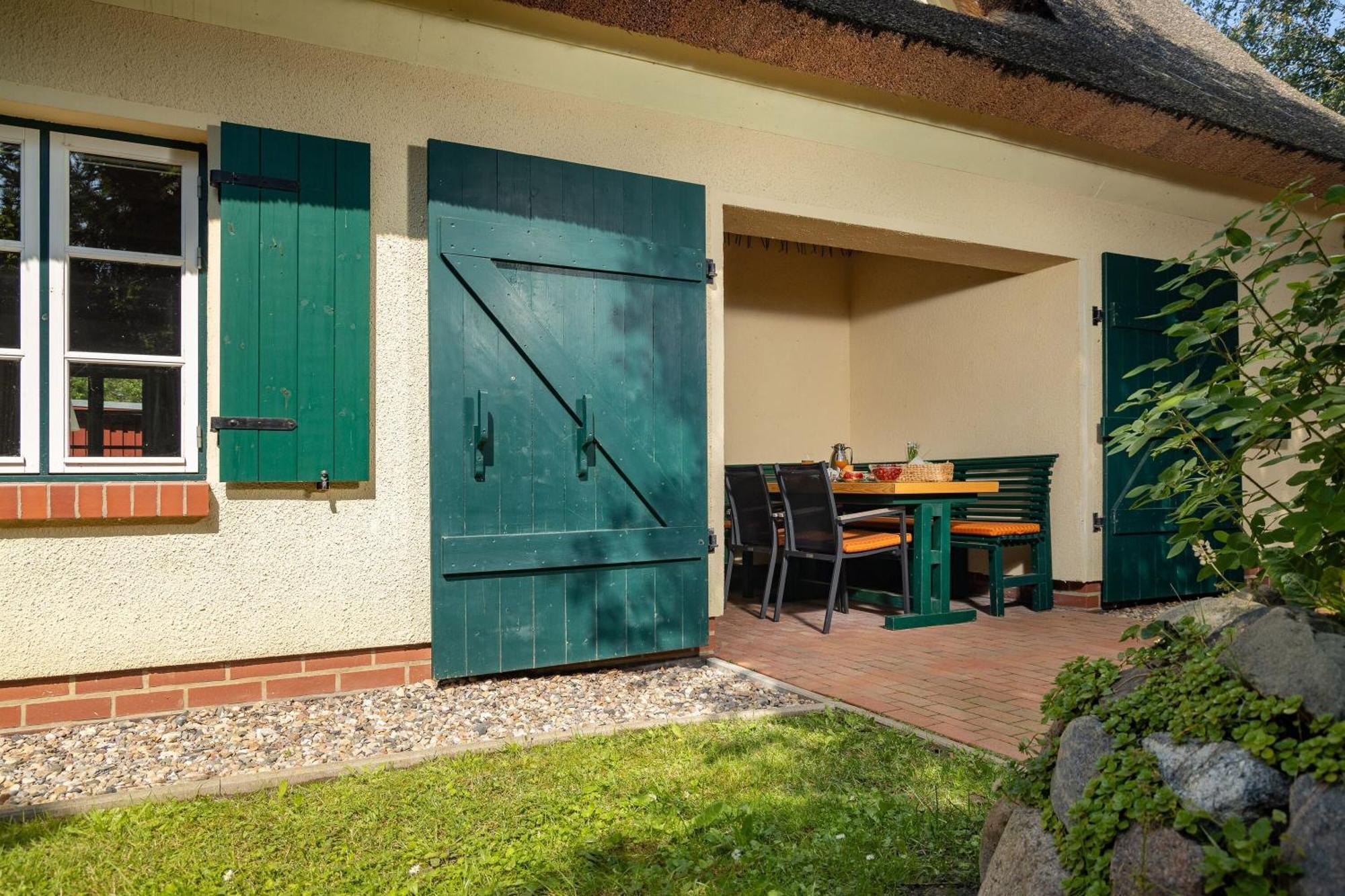 Ferienhaus Preetz 1A - Idylle Unter Reet Burtevitz Exterior photo